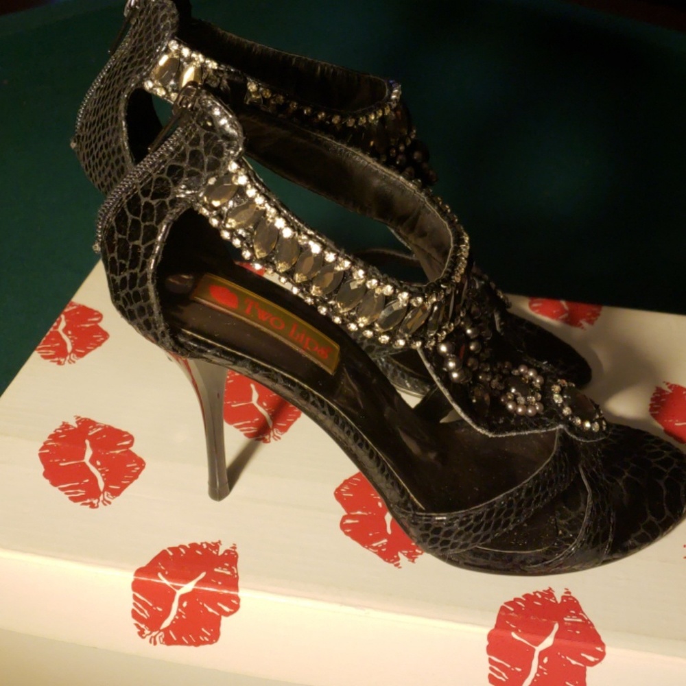Two lips heels